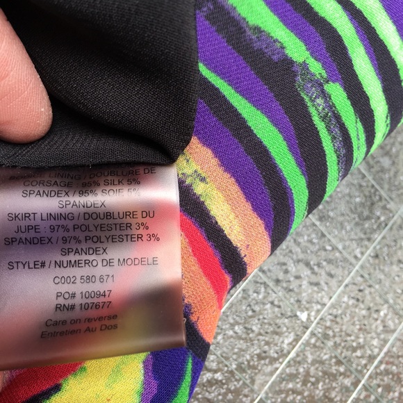 Alice & Olivia Flattering Dress - Picture 8 of 8